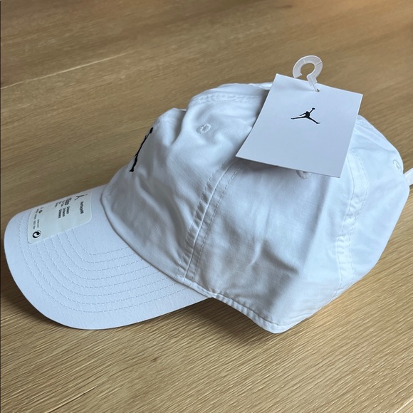 Jordan Heritage86 White Cap w/ Black Logo, Green charlotte Hornets-ADULT UNISEX - Picture 2 of 5